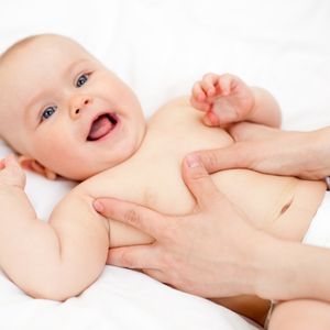 Cómo ayudar a mi bebé a expulsar las flemas? · Moltex Baby